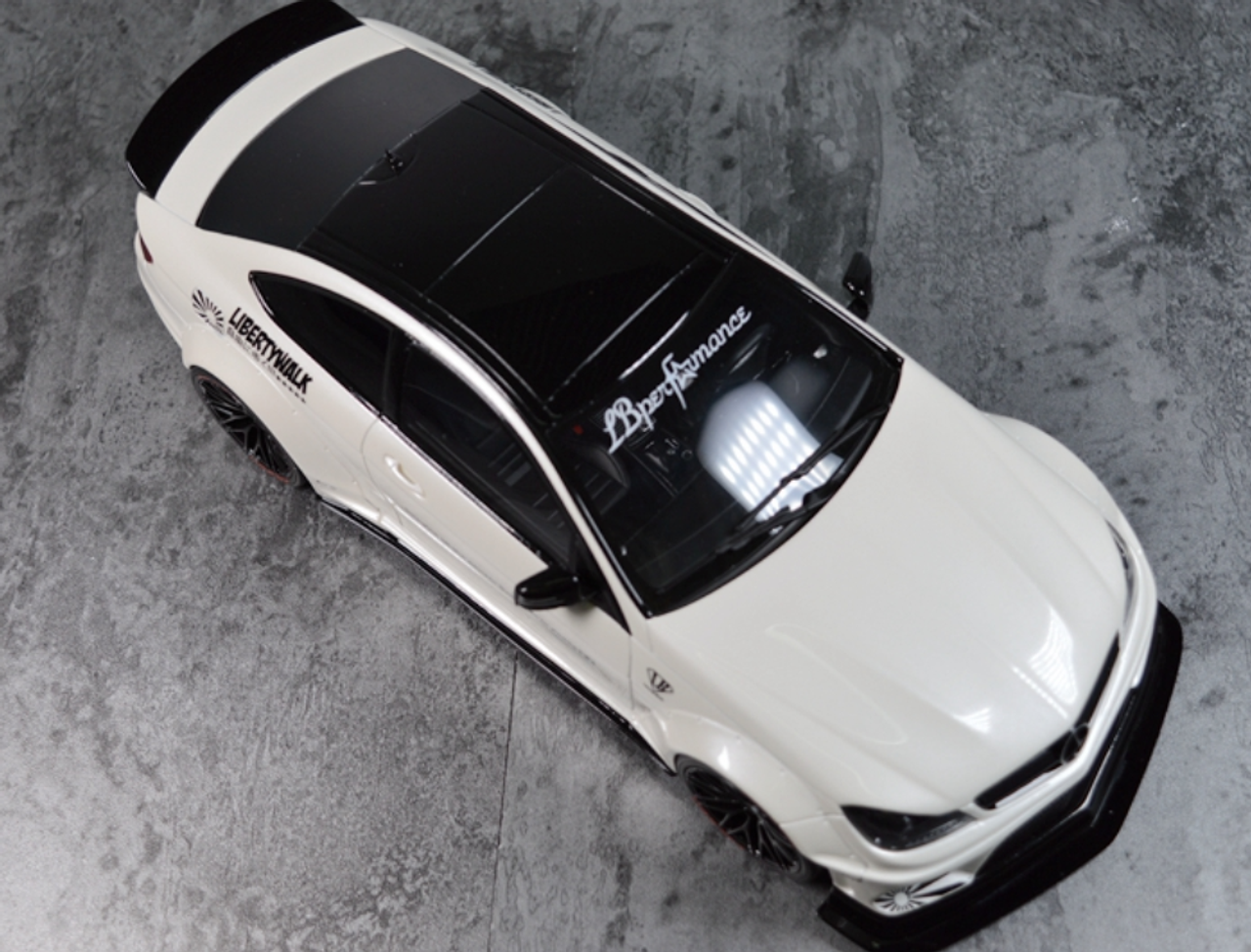 1/18 GT Spirit GTSpirit Mercedes-Benz C-Class C63 AMG W204 LB Libertywalk Widebody (White) Resin Car Model