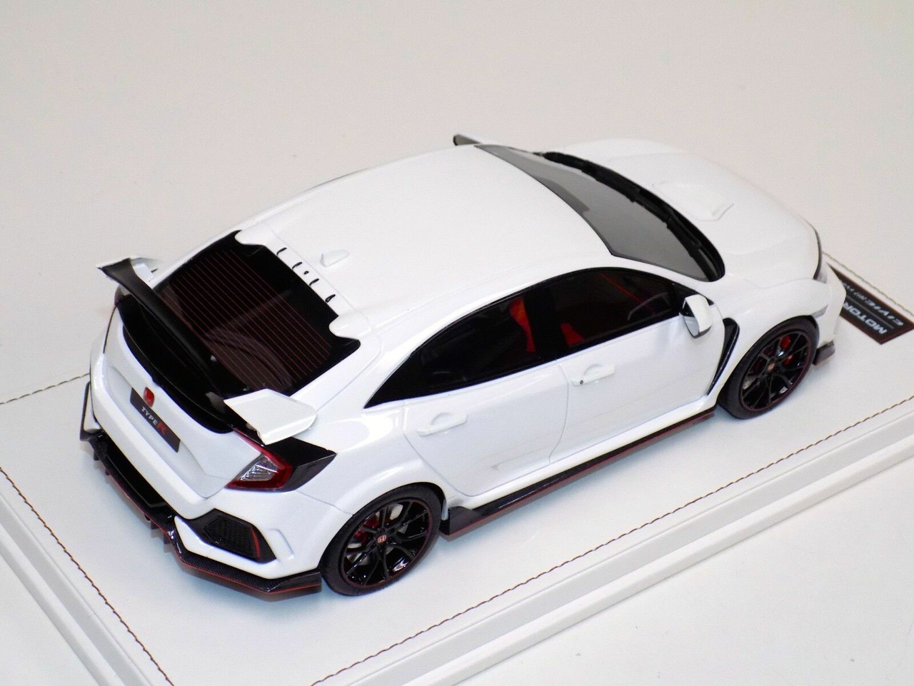 1/18 MH Motorhelix Honda Civic Type-R Type R FK8 (Gloss White with White Leather Base) Resin Car Model Limited 299 Pieces