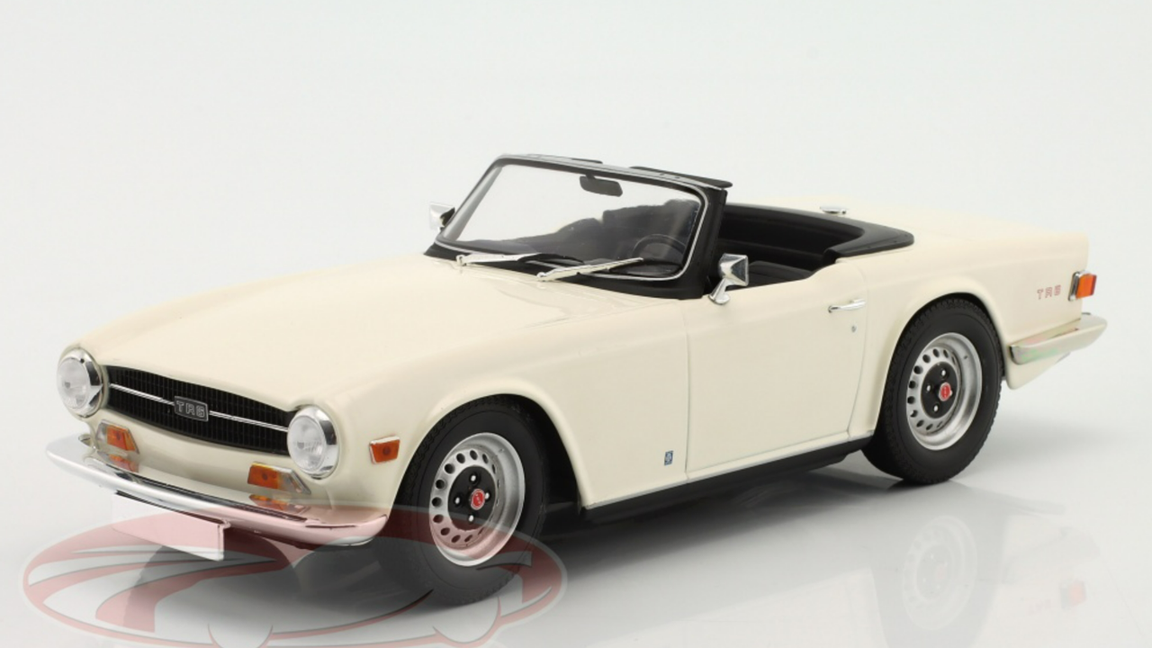 1/18 Minichamps 1969 Triumph TR6 Roadster LHD (White) Car Model