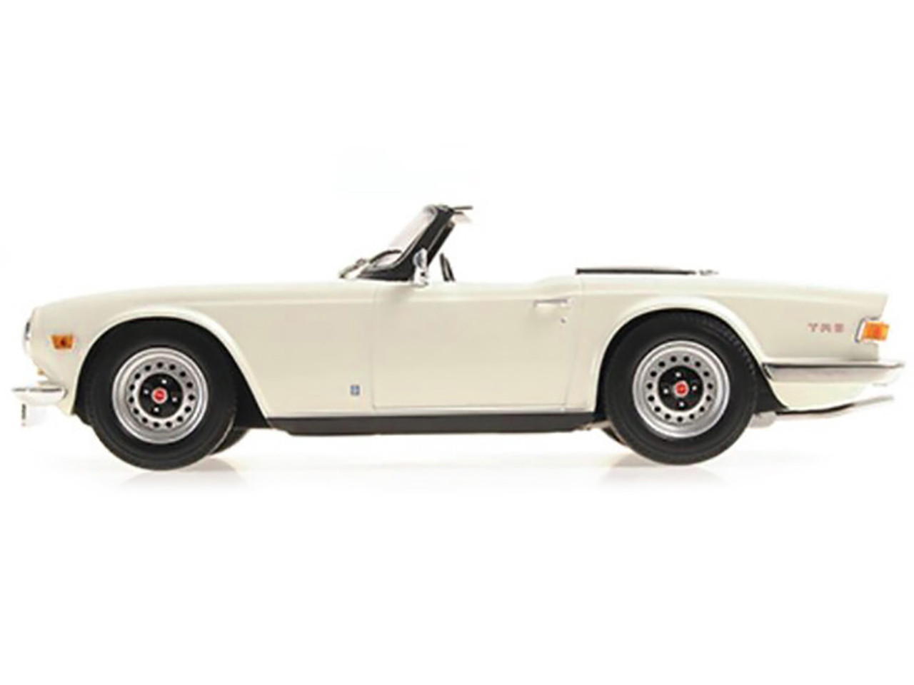 1/18 Minichamps 1969 Triumph TR6 Roadster LHD (White) Car Model