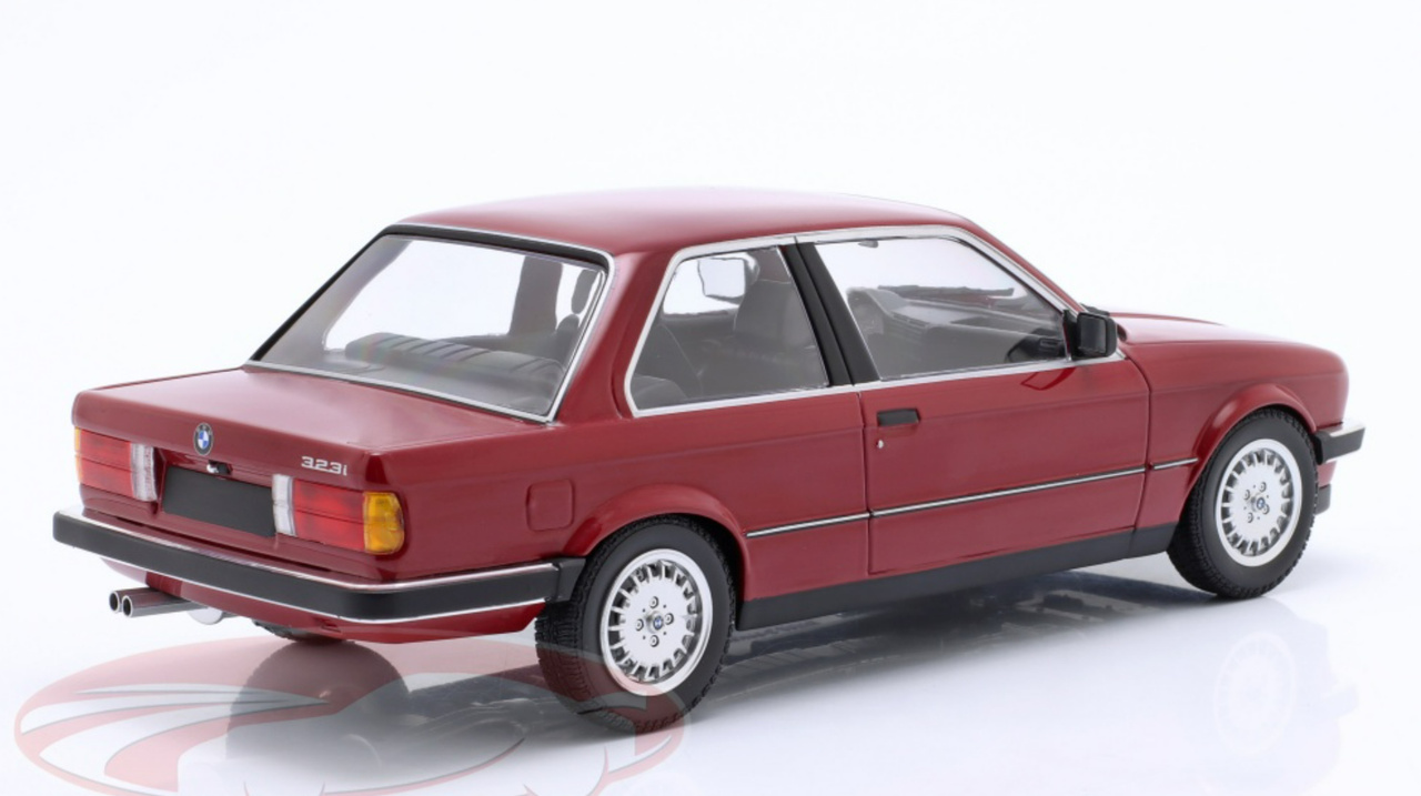 1/18 Minichamps 1982 BMW 323i (E30) Limousine (Carmine Red) Car Model