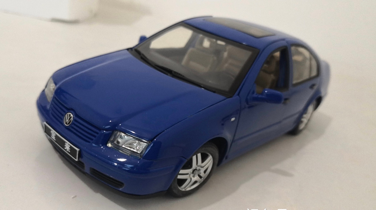 1/18 Dealer Edition Volkswagen VW Jetta R / Bora R (Blue) 4th generation (A4, Typ 1J; 1999–2005) Diecast Car Model