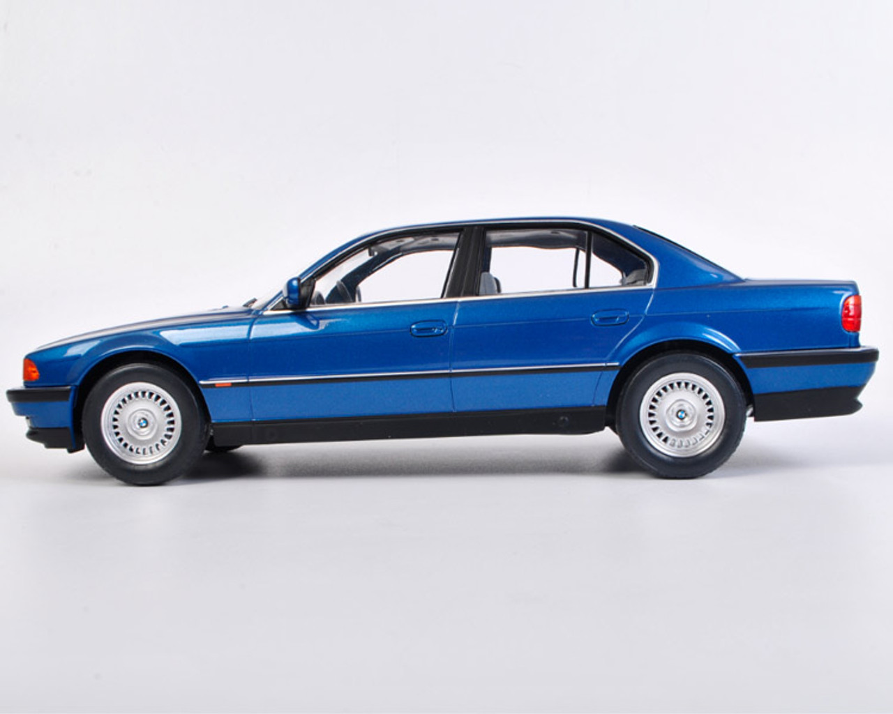 1/18 KK 1994-2001 BMW 7 Series E38 740i (Blue) Diecast Car Model