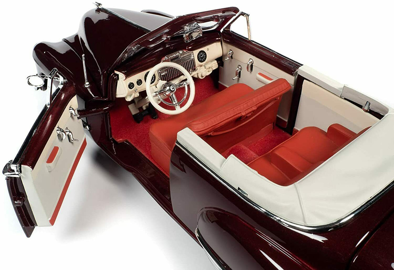 1/18 Auto World 1947 Cadillac Series 62 Cabriolet (Burgundy
