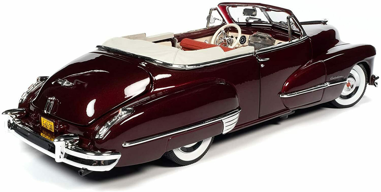 1/18 Auto World 1947 Cadillac Series 62 Cabriolet (Burgundy) Diecast Car Model