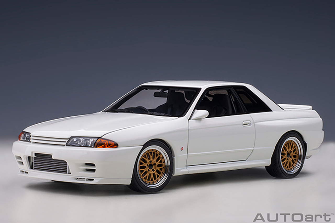 1/18 AUTOart Nissan Skyline GT-R (R32) Wangan Midnight 