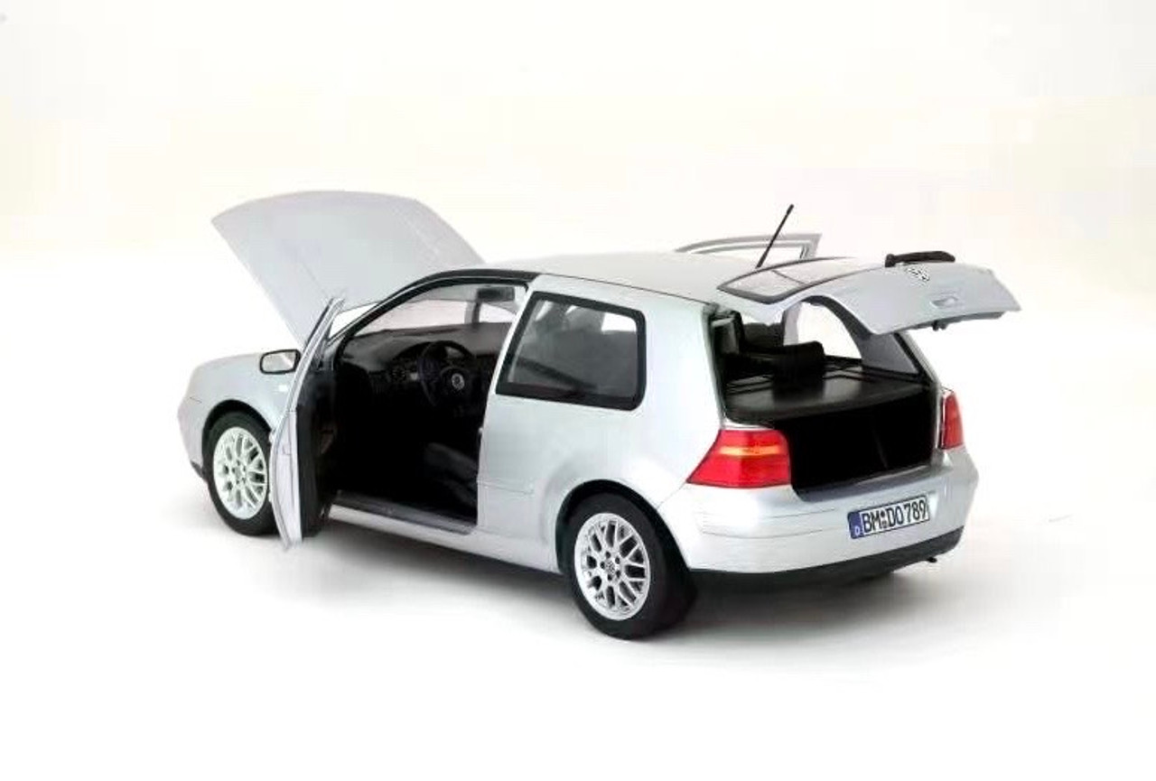 VW Golf 4 GTI 2-door silver metallic diecast model car Revell 1:18