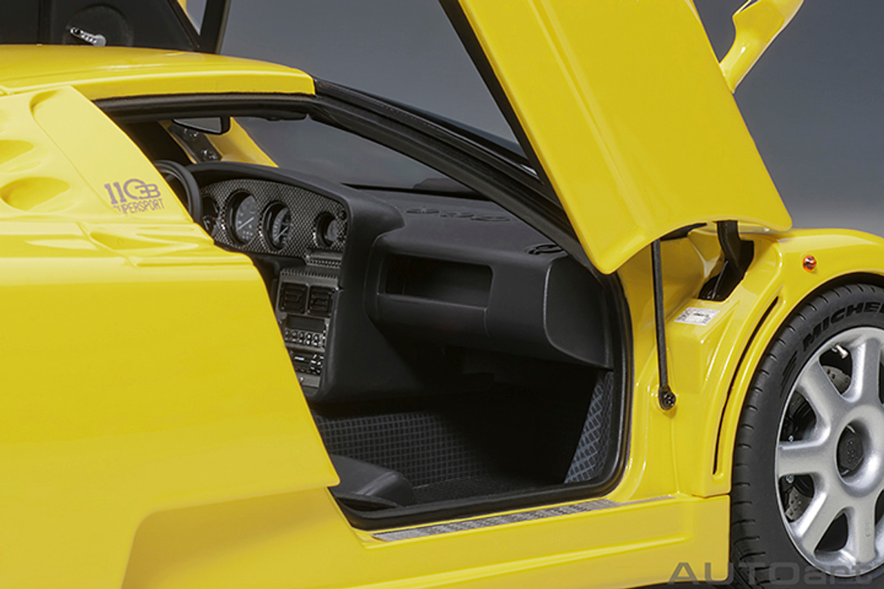 1/18 AUTOart Bugatti EB110 SS (Giallo Bugatti Yellow) Car