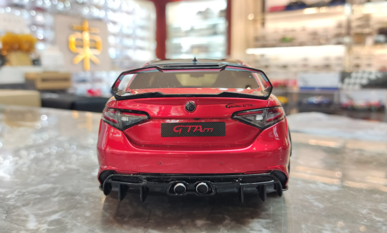 1/18 OTTO Alfa Romeo Giulia Quadrifoglio GTAM (Rosso GTA Red 