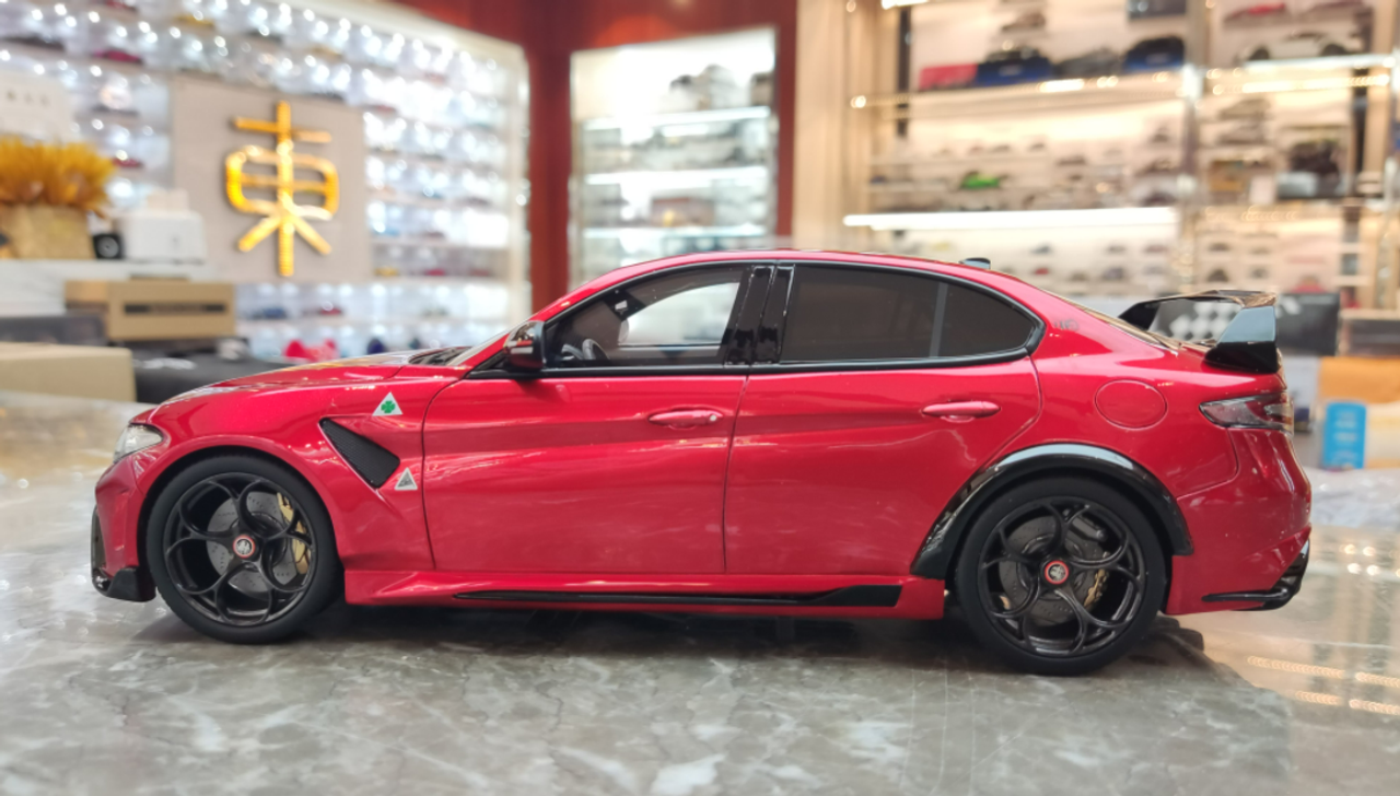 1/18 OTTO Alfa Romeo Giulia Quadrifoglio GTAM (Rosso GTA Red) Resin Car Model