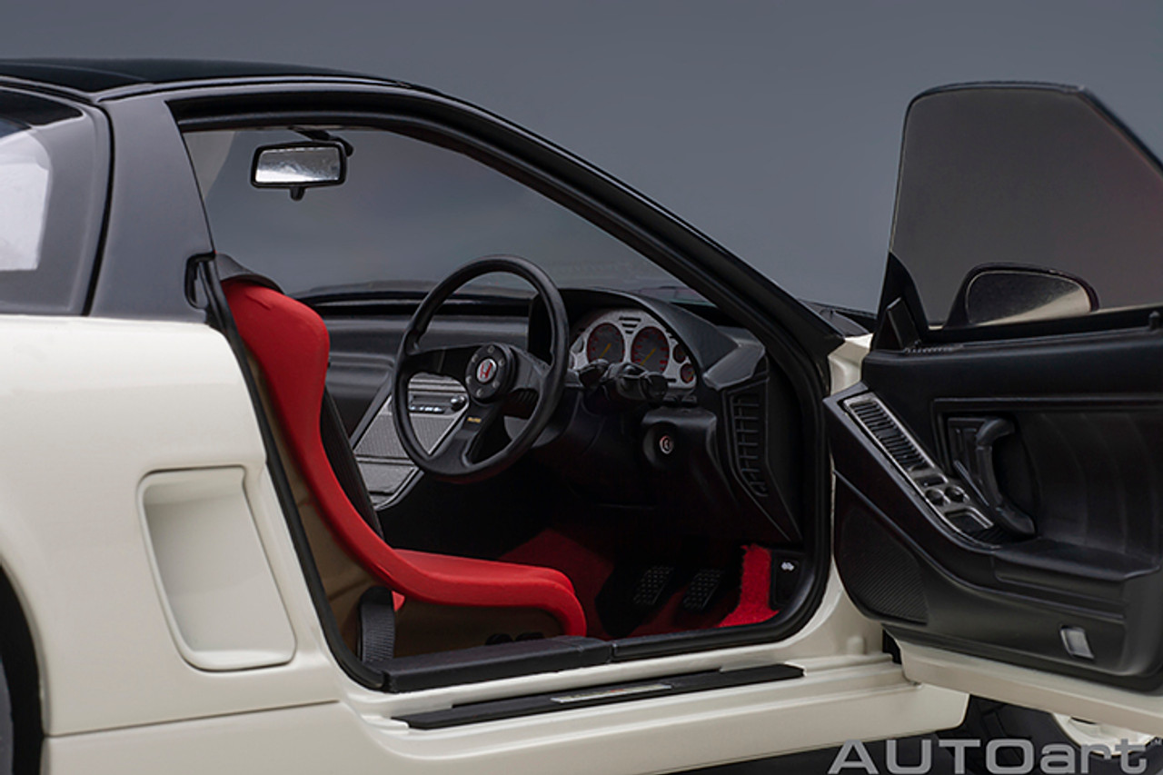 1/18 AUTOart Honda NSX NSX-R (NA2) (Championship White with Black Carbon Fiber Version) Pearl Car Model