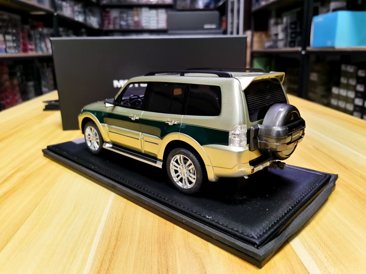 1/18 MH Motorhelix Mitsubishi Pajero V93 Long Wheel Base (Green) Resin Car Model Limited 50 Pieces