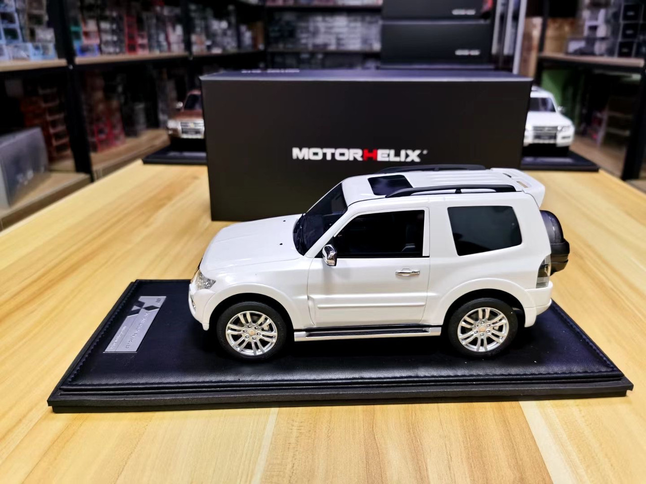 1/18 MH Motorhelix Mitsubishi Pajero V87 Short Wheel Base (White) Resin Car Model Limited 66 Pieces