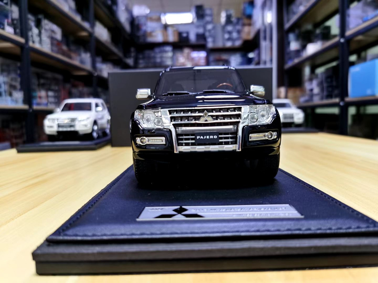 1/18 MH Motorhelix Mitsubishi Pajero V87 Short Wheel Base (Black) Resin Car Model Limited 50 Pieces