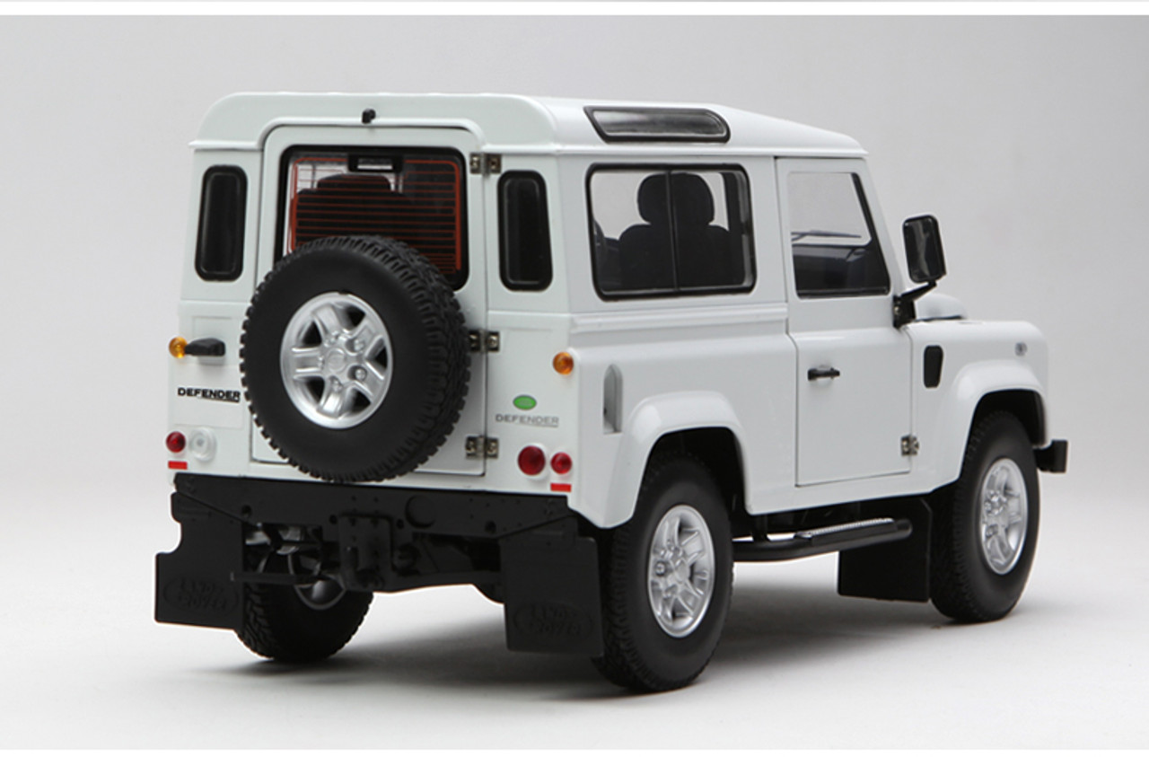 1/18 Kyosho Land Rover Defender 90 Short Wheelbase (White) Diecast Car Model