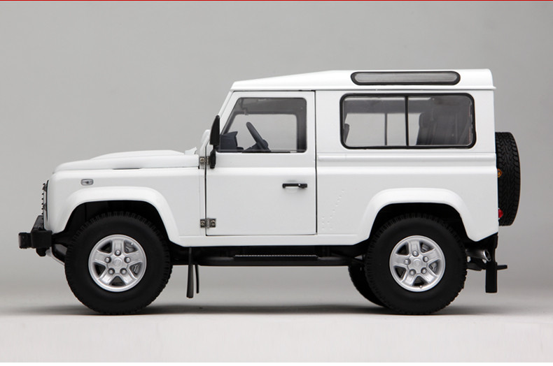 1/18 Kyosho Land Rover Defender 90 Short Wheelbase (White) Diecast
