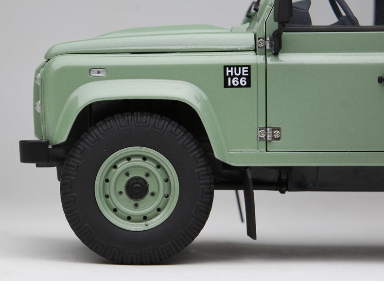 1/18 Kyosho Land Rover Defender 90 Short Wheelbase Heritage