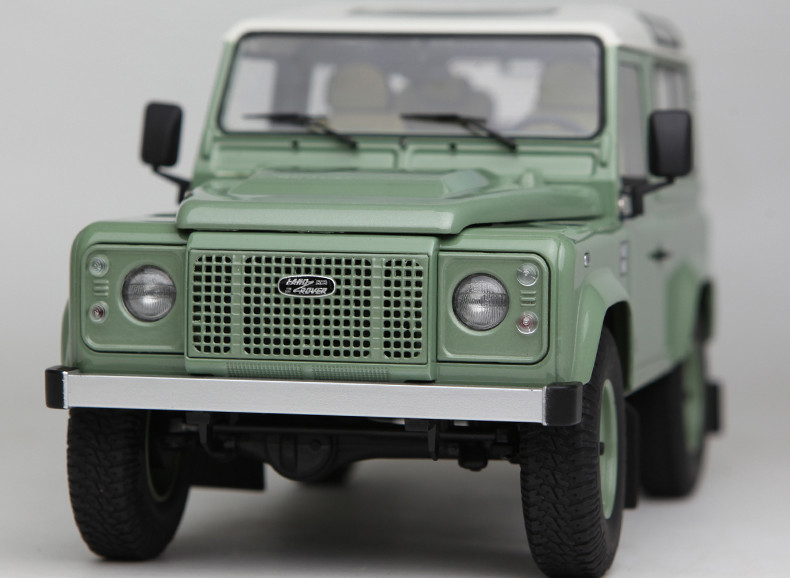 1/18 Kyosho Land Rover Defender 90 Short Wheelbase Heritage
