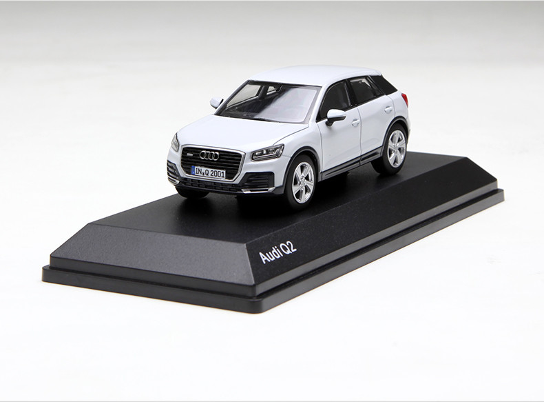 AudiアウディQ2ホワイトミニカー 1：43 1/43 Dealer Edition Audi Q2 (White) Enclosed Diecast Car Model