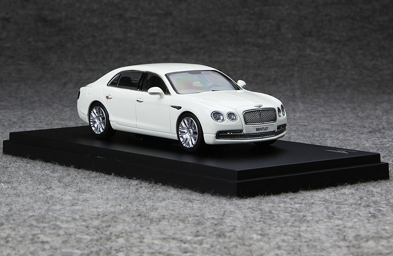 クロック　gp 1/43 Kyosho Bentley Continental Flying Spur (White) Enclosed