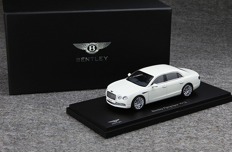 ベントレー コンチネンタル フライング スター ミニカー1/43 Bentley 1/43 Kyosho Bentley Continental Flying Spur (White) Enclosed