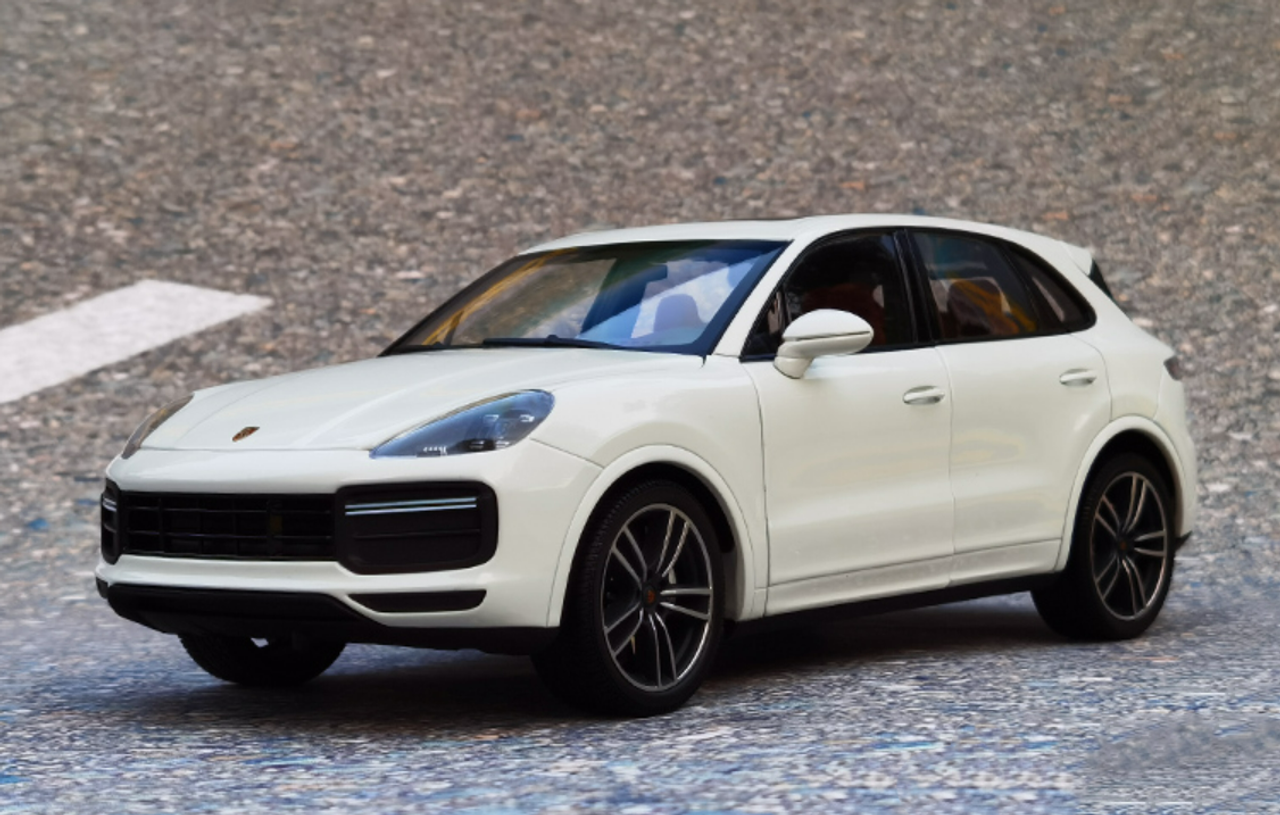 Porsche - Cayenne Turbo S 2015 - Minichamps - 1/18 - Autos Miniatures Tacot