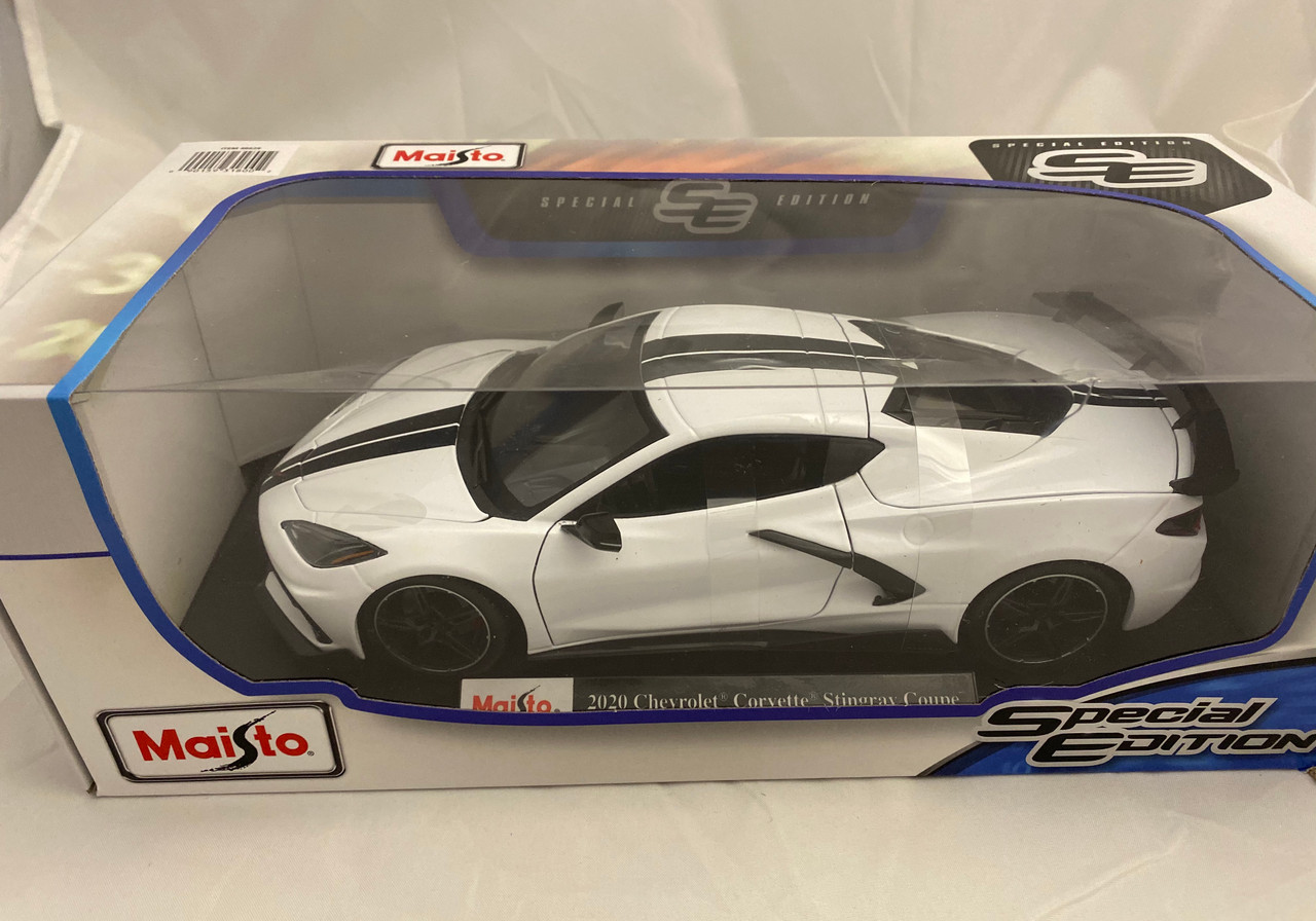 1/18 Maisto 2020 Chevrolet Corvette C8 Stingray Coupe (White with Black Stripes) Diecast Car Model