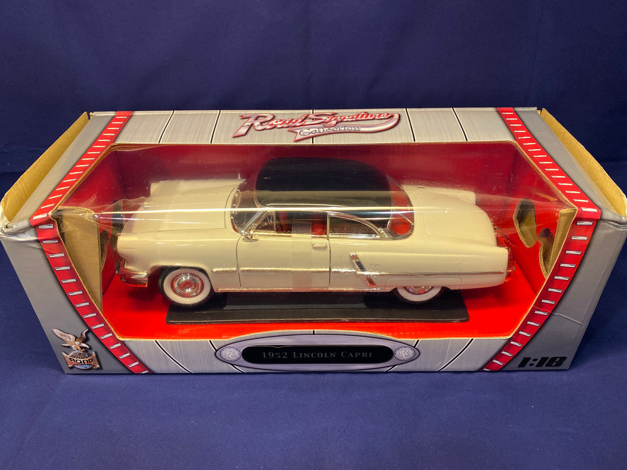 1/18 Road Signature 1952 Lincoln Capri (Cream White) Diecast Car Model