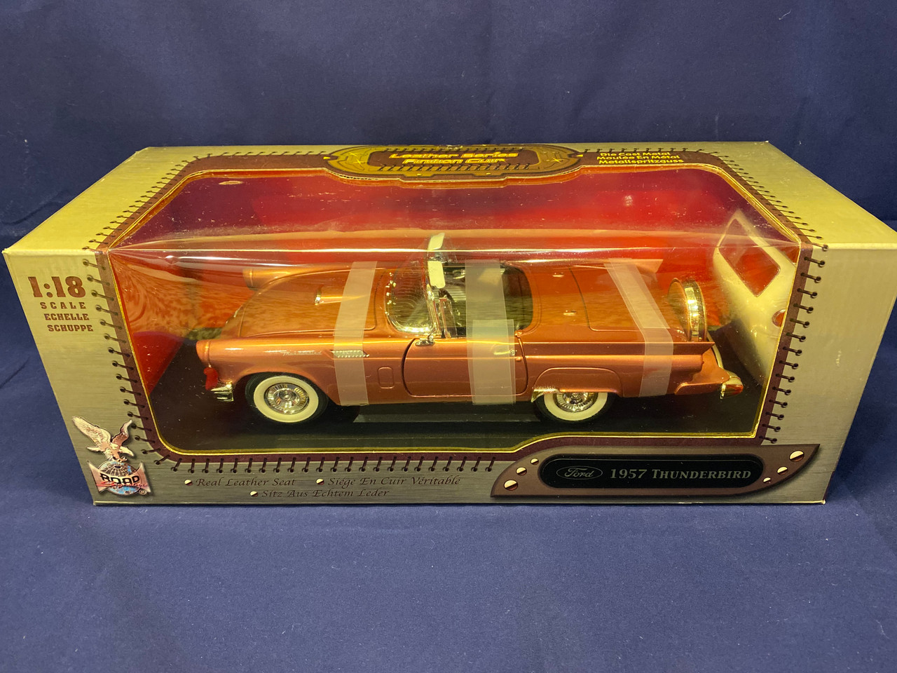1/18 Road Signature 1957 Ford Thunderbird Leather Series Diecast