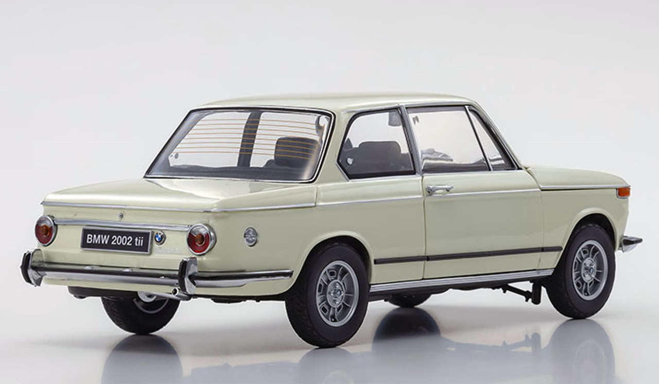 1/18 Kyosho BMW 2002 tii (White) Diecast Car Model