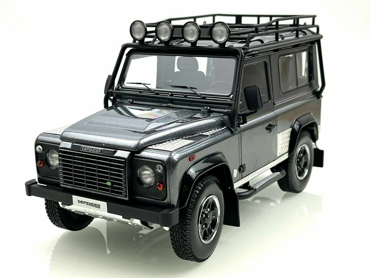 1/18 Kyosho Land Rover Defender 90 with Roof Rack (Dark Gray