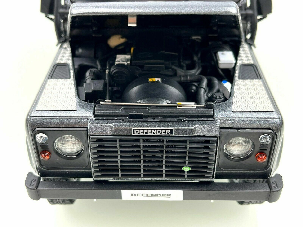 1/18 Kyosho Land Rover Defender 90 with Roof Rack (Dark Gray
