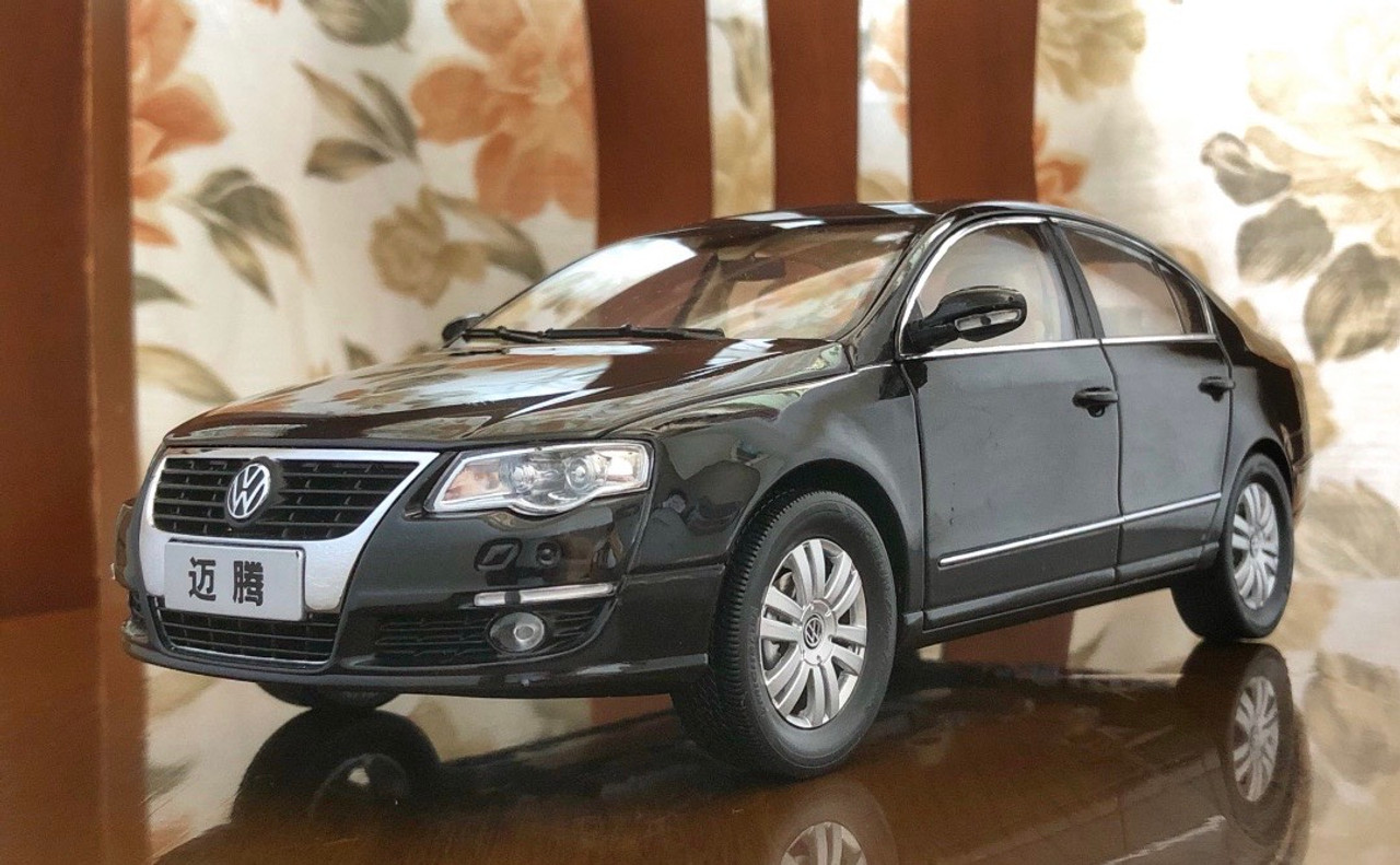 1/18 Dealer Edition B6 and B7 (Typ 3C; 2005–2015) Volkswagen VW Passat / Magotan (Black) Diecast Car Model