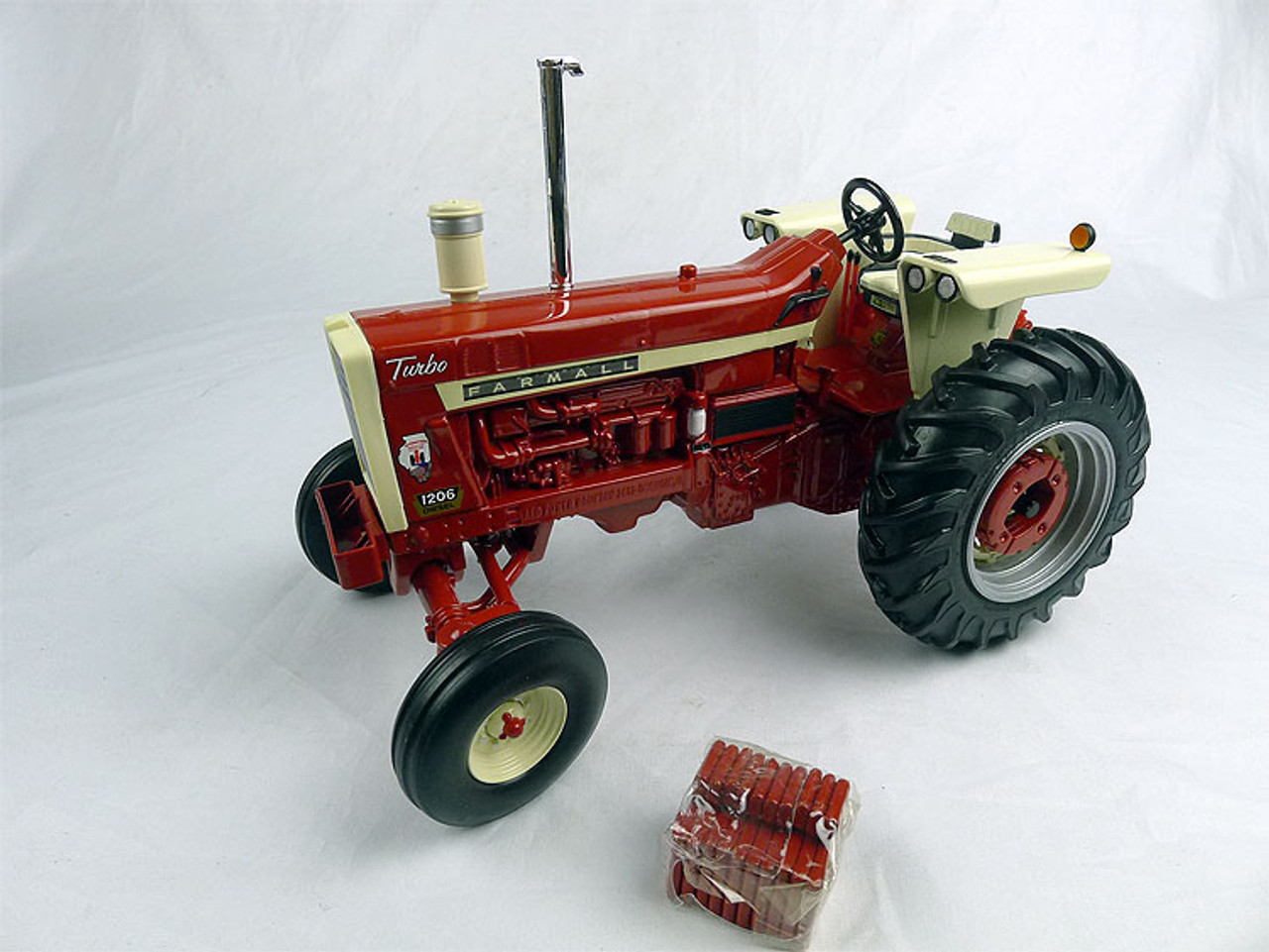 1/16 ERTL Farmall 1206 Turbo Tractor Diecast Car Model