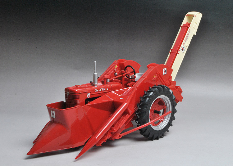 1/16 ERTL Farmall Super M Tractor with Mounted 2MH Corn Picker