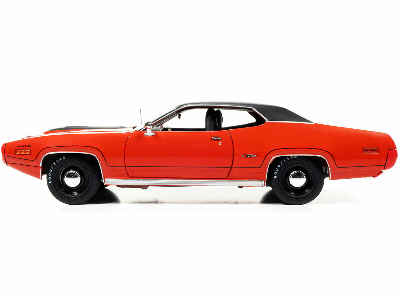 1/18 Auto World 1971 Plymouth GTX Hardtop (V2 Tor Red with Black 