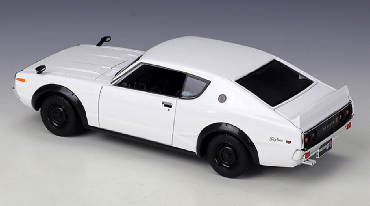 1/24 Maisto 1973 Nissan Skyline 2000 GT-R KPGC110 (White) Diecast Car Model