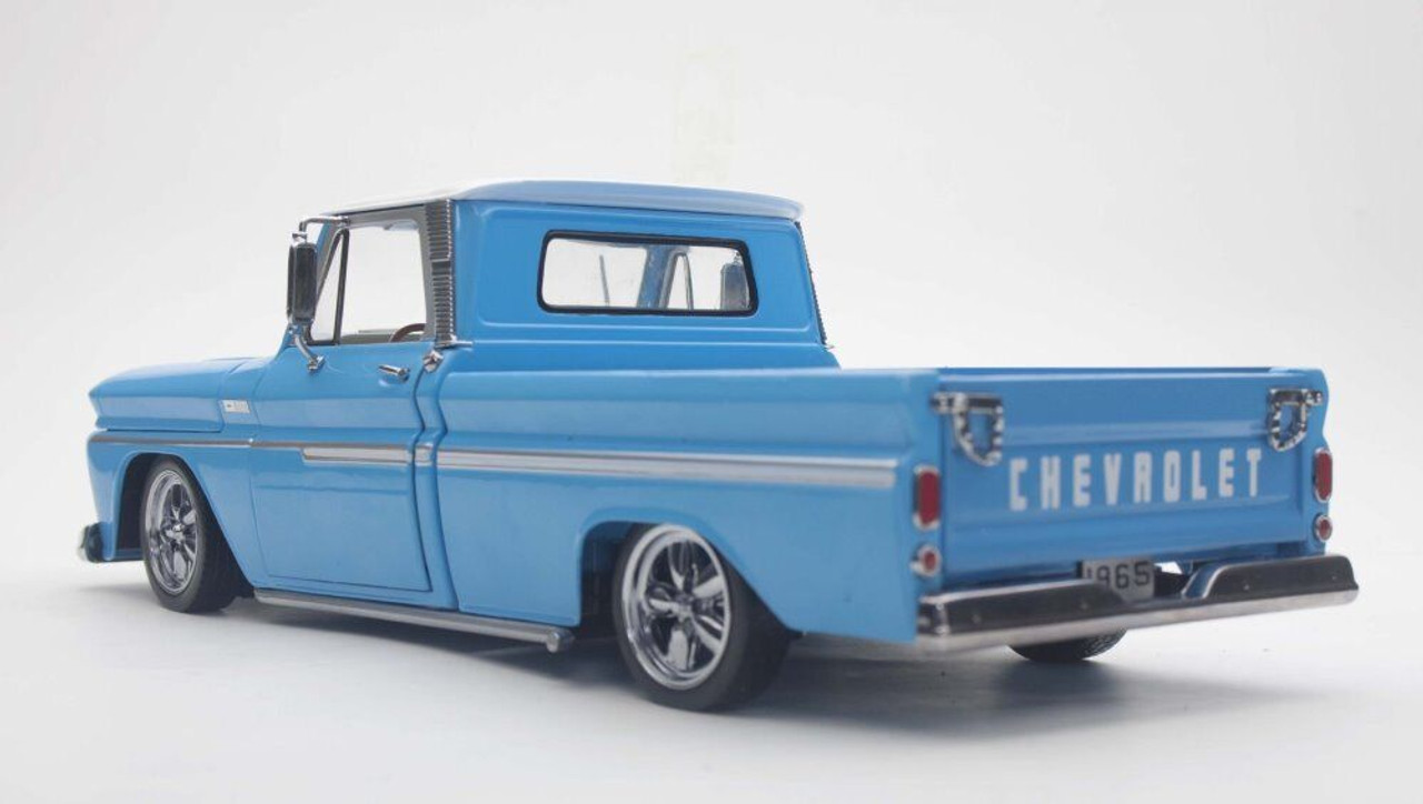 1/18 Sunstar 1965 Chevrolet C-10 Styleside Pickup Lowrider (Blue 