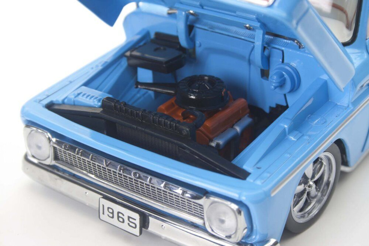 1/18 Sunstar 1965 Chevrolet C-10 Styleside Pickup Lowrider (Blue) Diecast Car Model