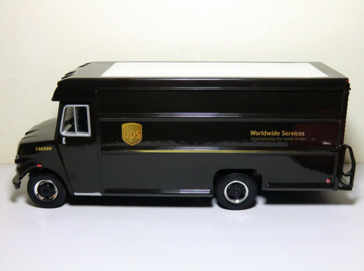 1/30 Dealer Edition US UPS Delivery Truck Diecast Car Model