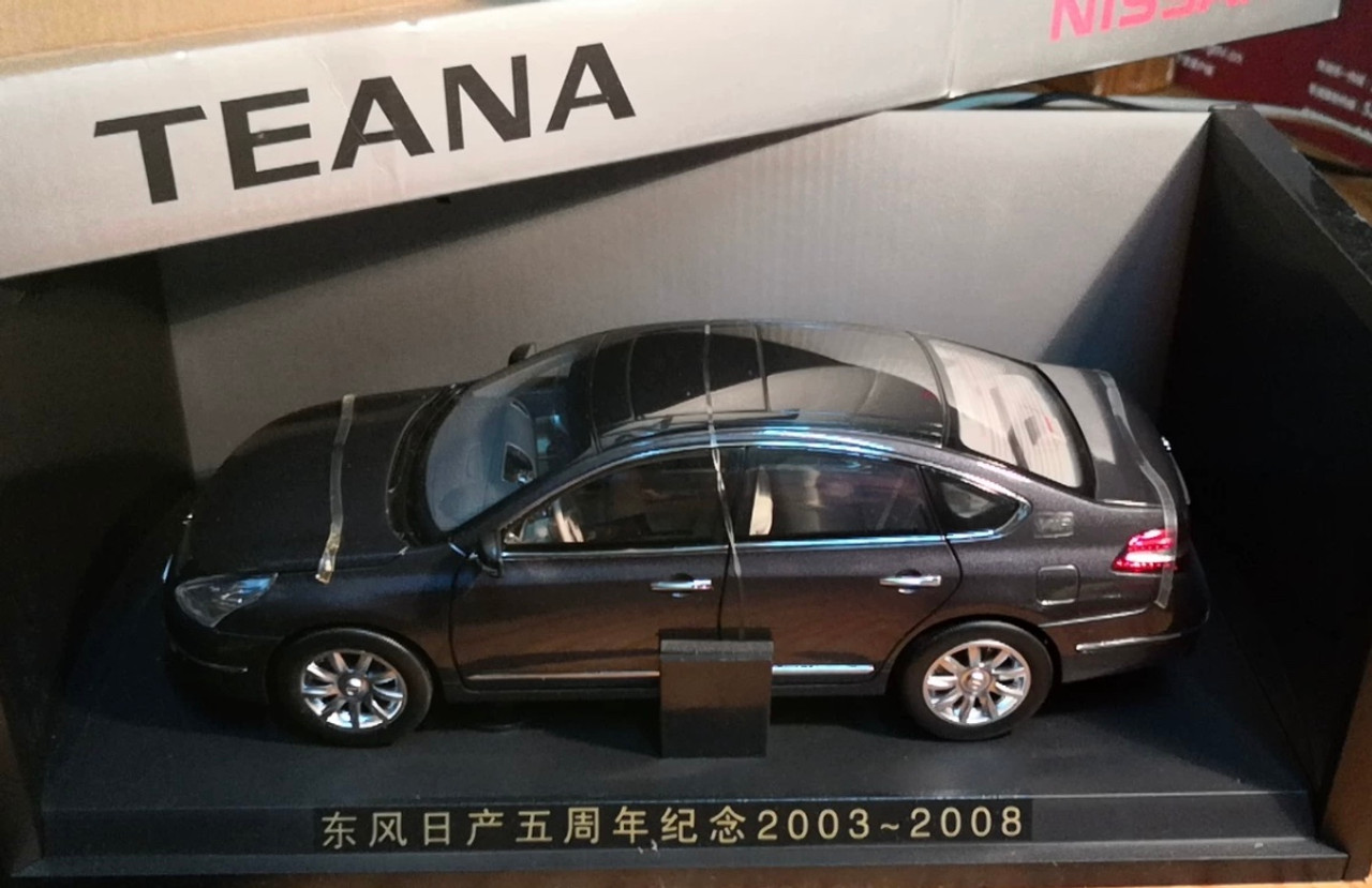 1/18 Nissan Altima / Teana (Brown) Diecast Car Model