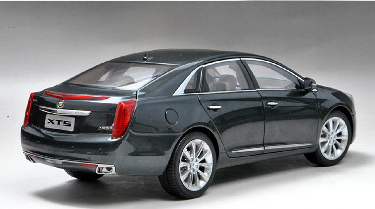 1/18 Dealer Edition Cadillac XTS (Grey) Diecast Car Model