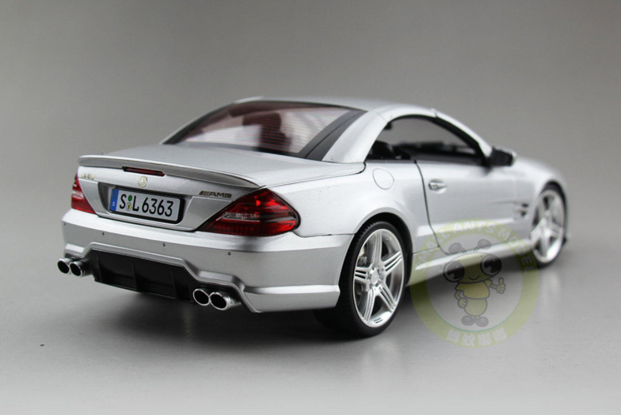 Defect 1/18 RMZ MERCEDES-BENZ SL63 AMG Convertible (Silver) Diecast Car Model