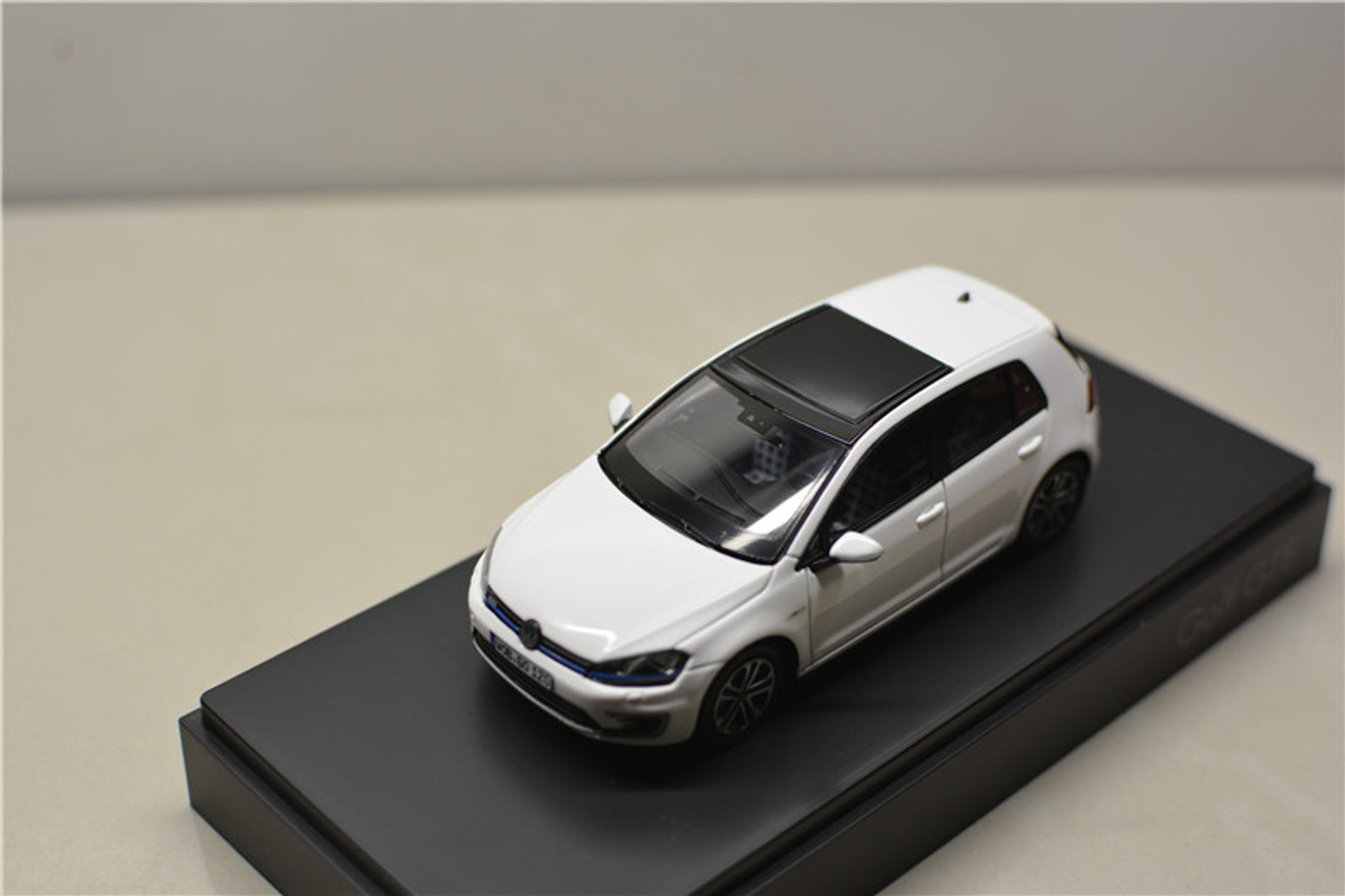 1/43 Dealer Edition Volkswagen VW Golf GTE Car Model