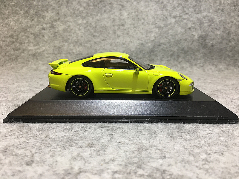1/43 Spark Porsche Carrera 4S Porsche Exclusive (Yellow) Car Model