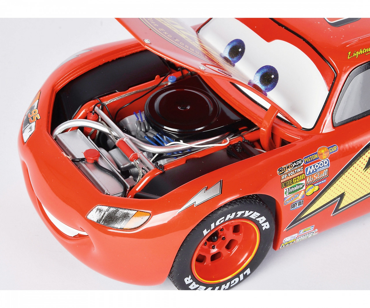 1/18 Schuco Lightning McQueen #95 Disney Movie Cars Red with Showcase Car  Model 