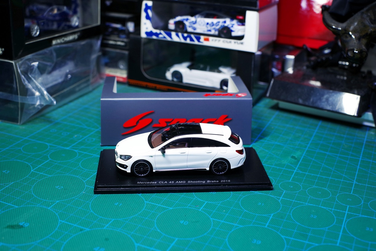 1/43 Spark Mercedes-Benz MB CLA 45 AMG Shooting Brake 2015 Car