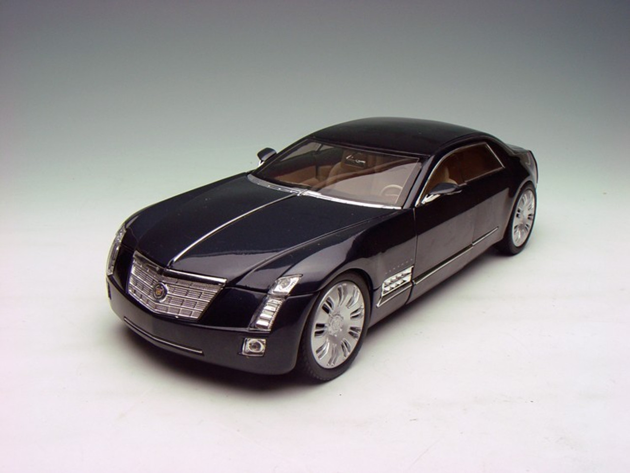 Concept Cadillac Sixteen : la démesure ! 1_zps8f71090c__77494.1395723976