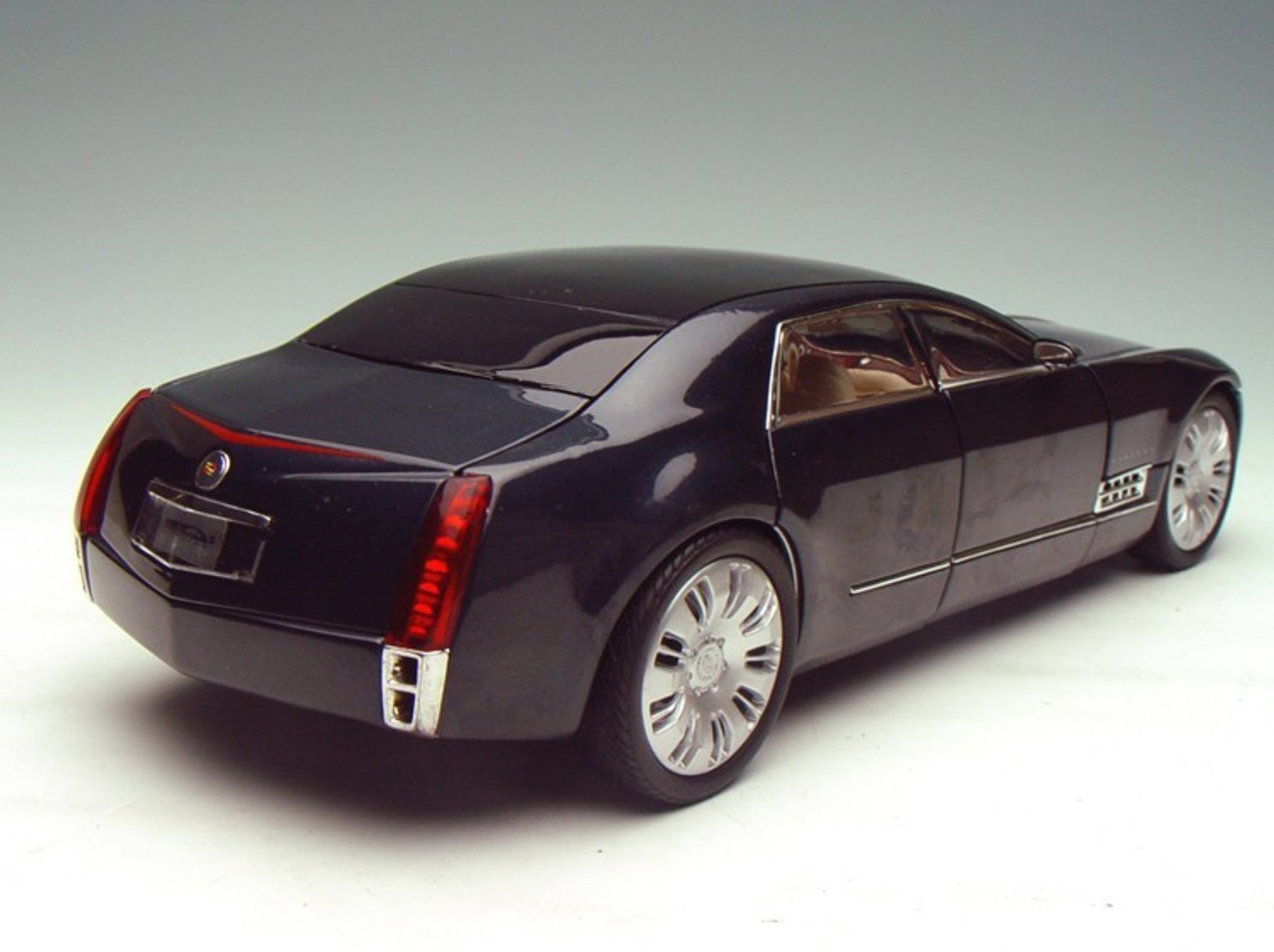 1/18 Dealer Edition Cadillac Sixteen Sixteen 16 (Black) Diecast