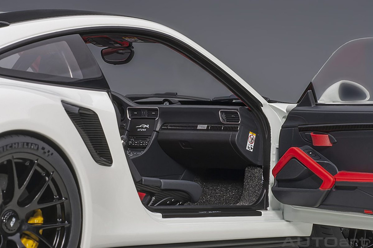 オートアート AUTOart 1/18 ポルシェ 911 GT2 RS ホワイト AUTOart 1/18 ポルシェ 911 （991.2） GT2 RS ヴァイザッハ